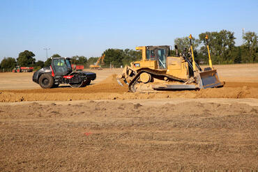 Bulldozer à lame D6 et Compacteur Hamm - Création de la plateforme logistique de Gélin