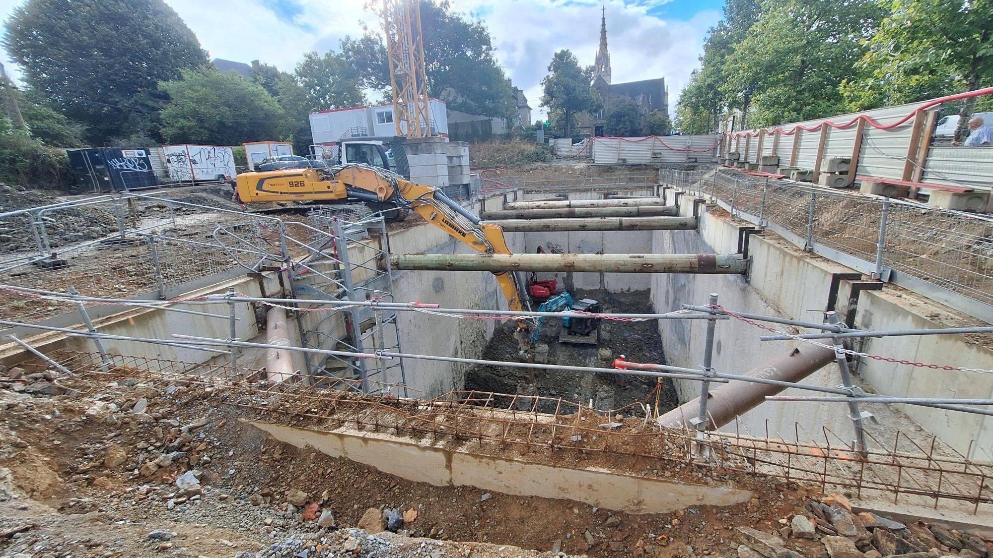 Travaux de terrassement du bassin